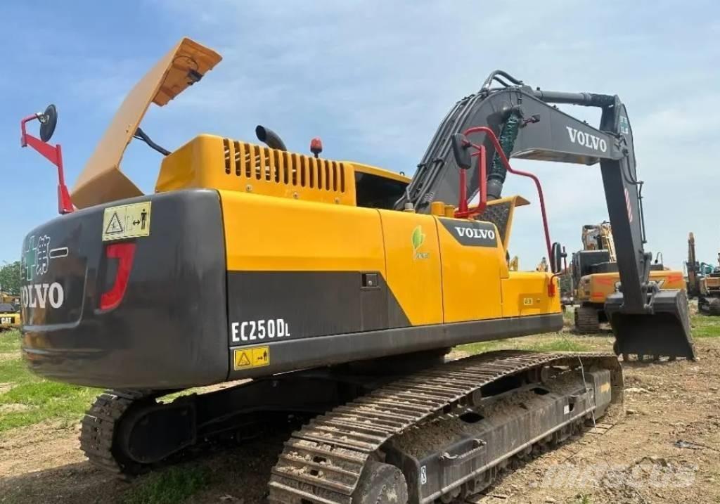 Volvo EC 250 D L Paletli ekskavatörler