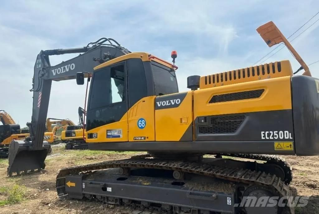 Volvo EC 250 D L Paletli ekskavatörler