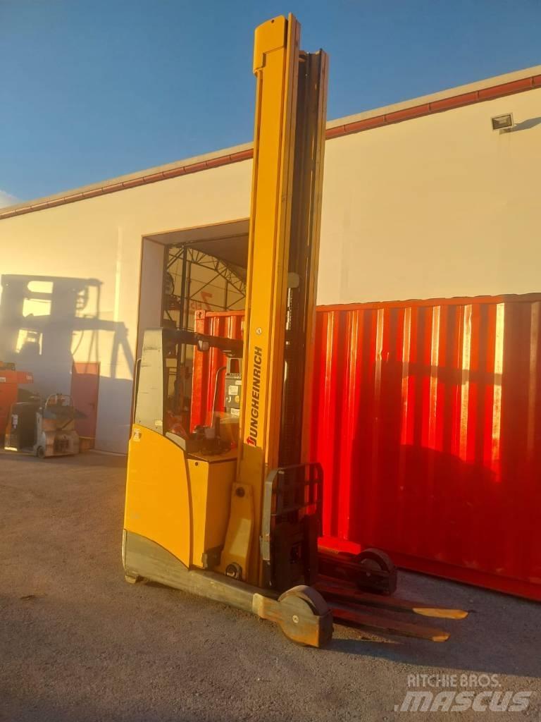 Jungheinrich ETV 325 Reach truck - depo içi istif araçları