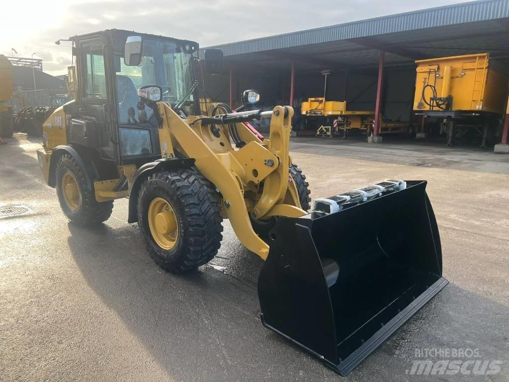 CAT 906 Tekerlekli yükleyiciler