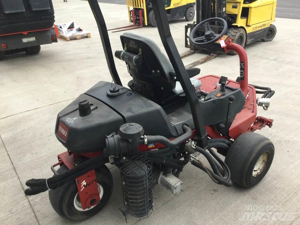 Toro 3250D Mobil çim biçme makineleri