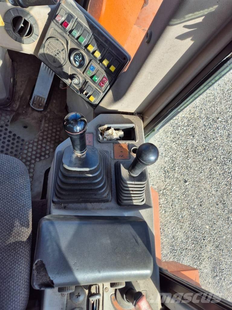 Hitachi FR 130 Tekerlekli yükleyiciler