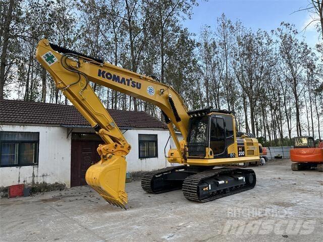 Komatsu PC200-8 Paletli ekskavatörler