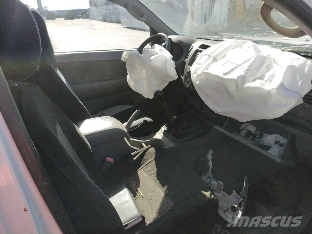 Toyota Hilux 4 Pikaplar