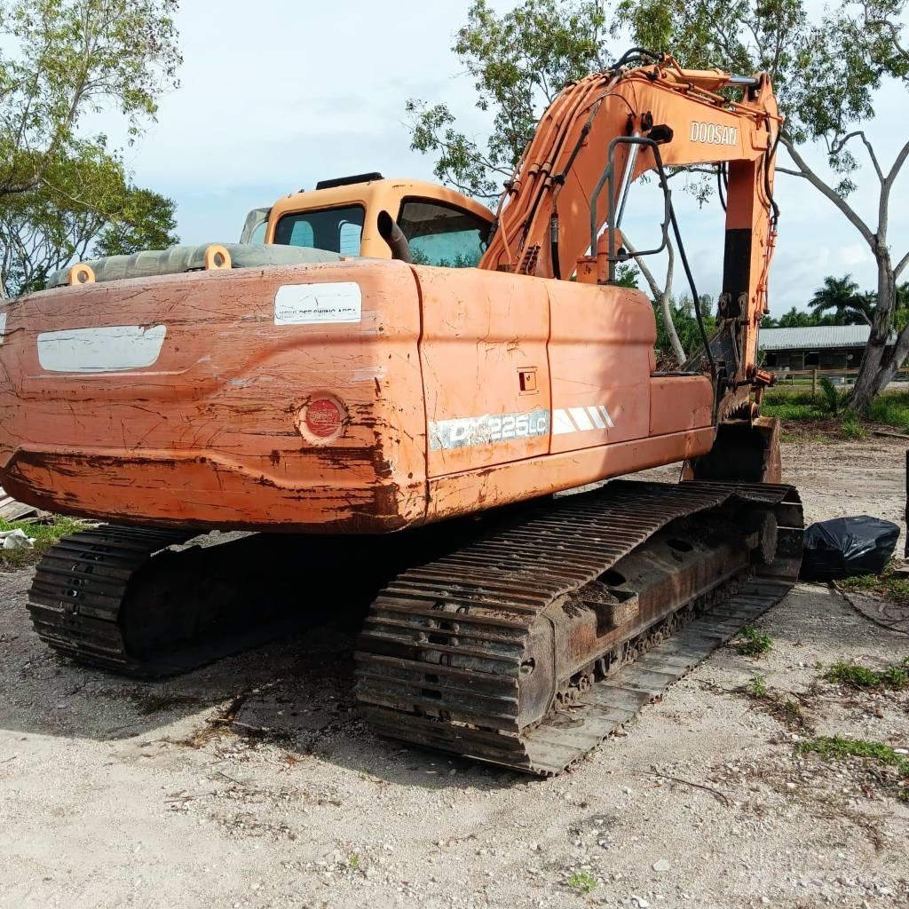 Doosan DX 225 LC Paletli ekskavatörler
