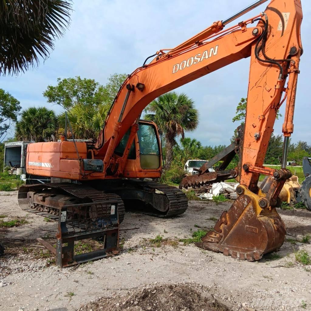 Doosan DX 225 LC Paletli ekskavatörler