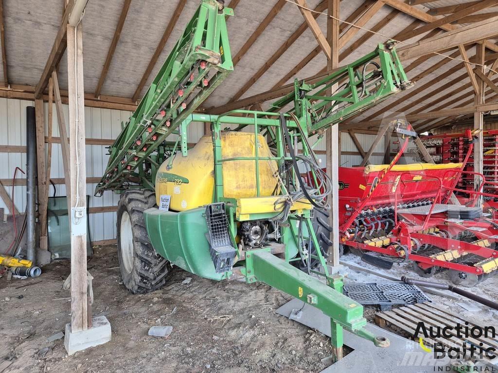 John Deere 732 Çekilir pülverizatörler