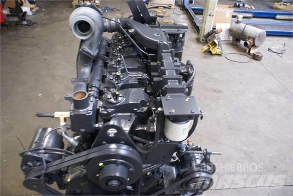 Komatsu SA6D125 E2 Motorlar