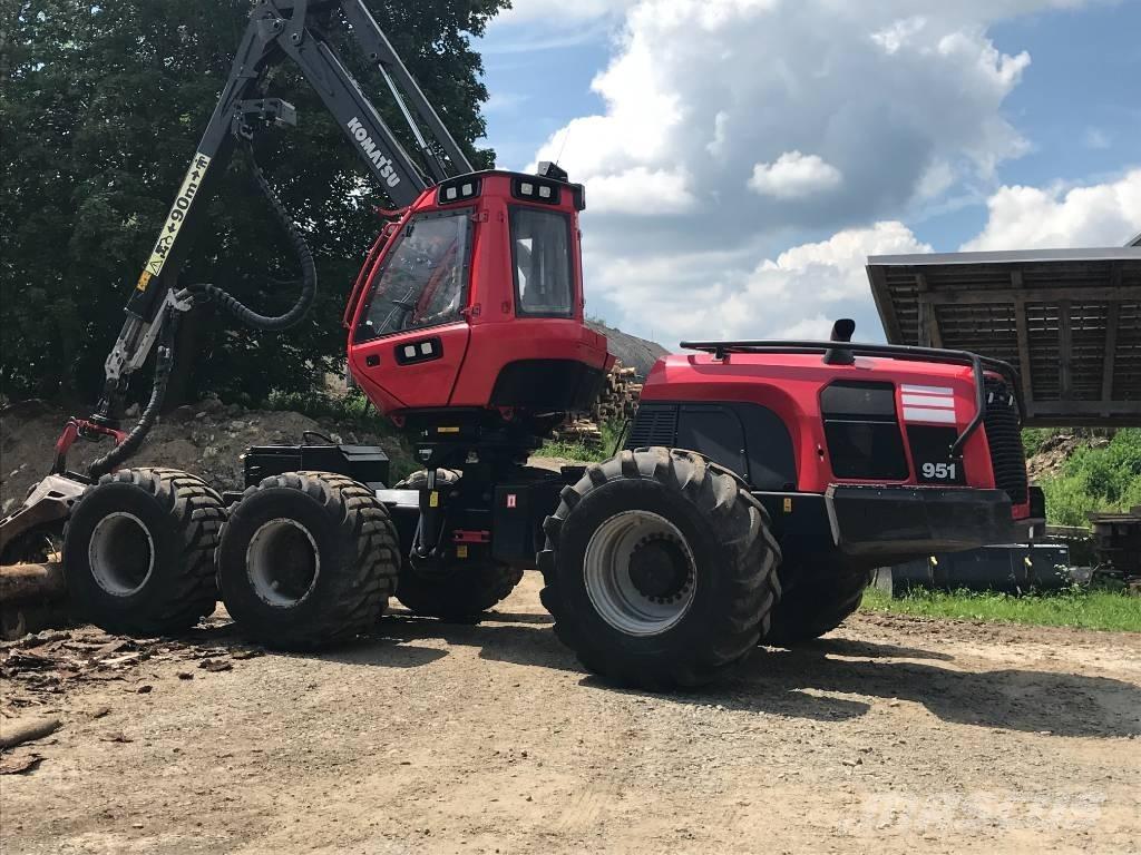 Komatsu 951 Biçerdöverler