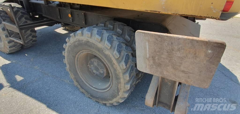 CAT 214 B Lastik tekerli ekskavatörler