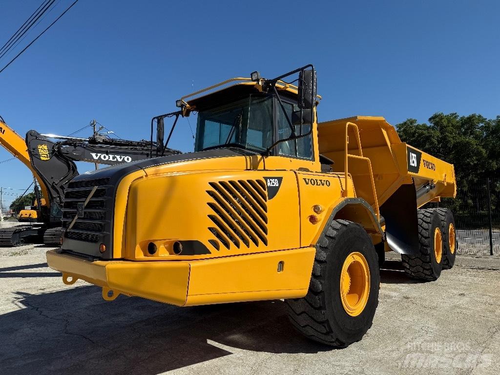 Volvo A25D Belden kirma kaya kamyonu