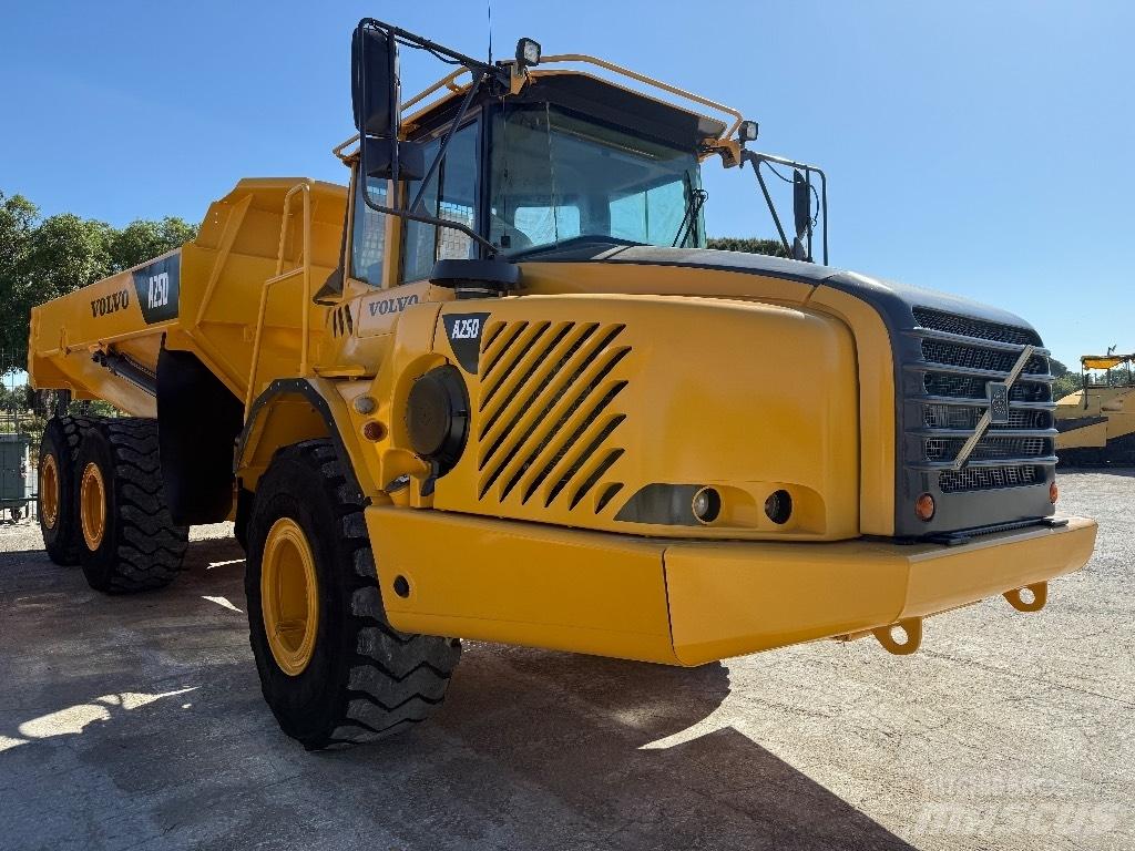 Volvo A25D Belden kirma kaya kamyonu