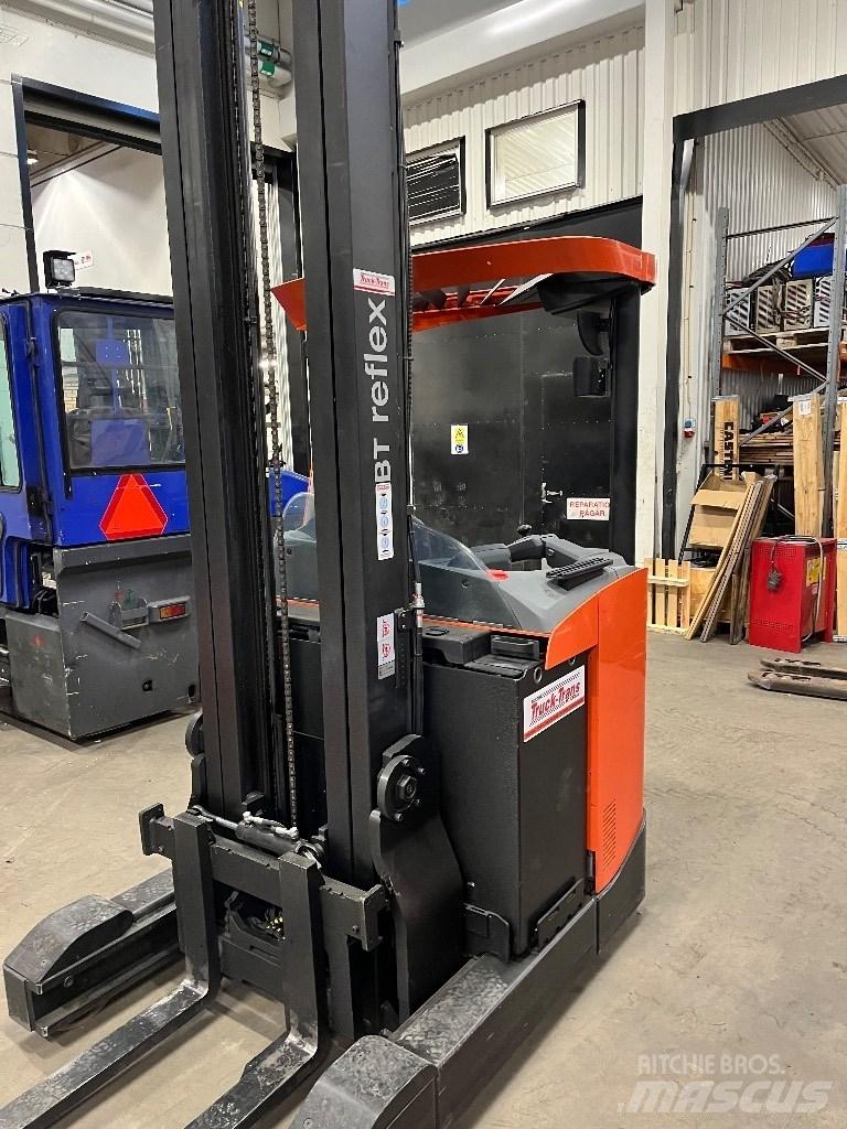 Toyota RRE160 Reach truck - depo içi istif araçları