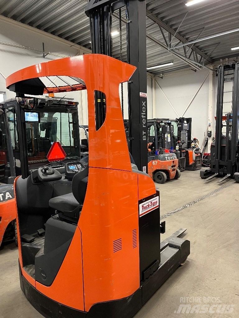 Toyota RRE160 Reach truck - depo içi istif araçları