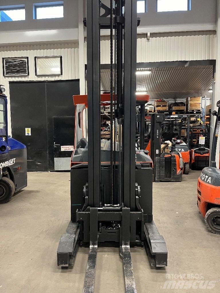 Toyota RRE160 Reach truck - depo içi istif araçları