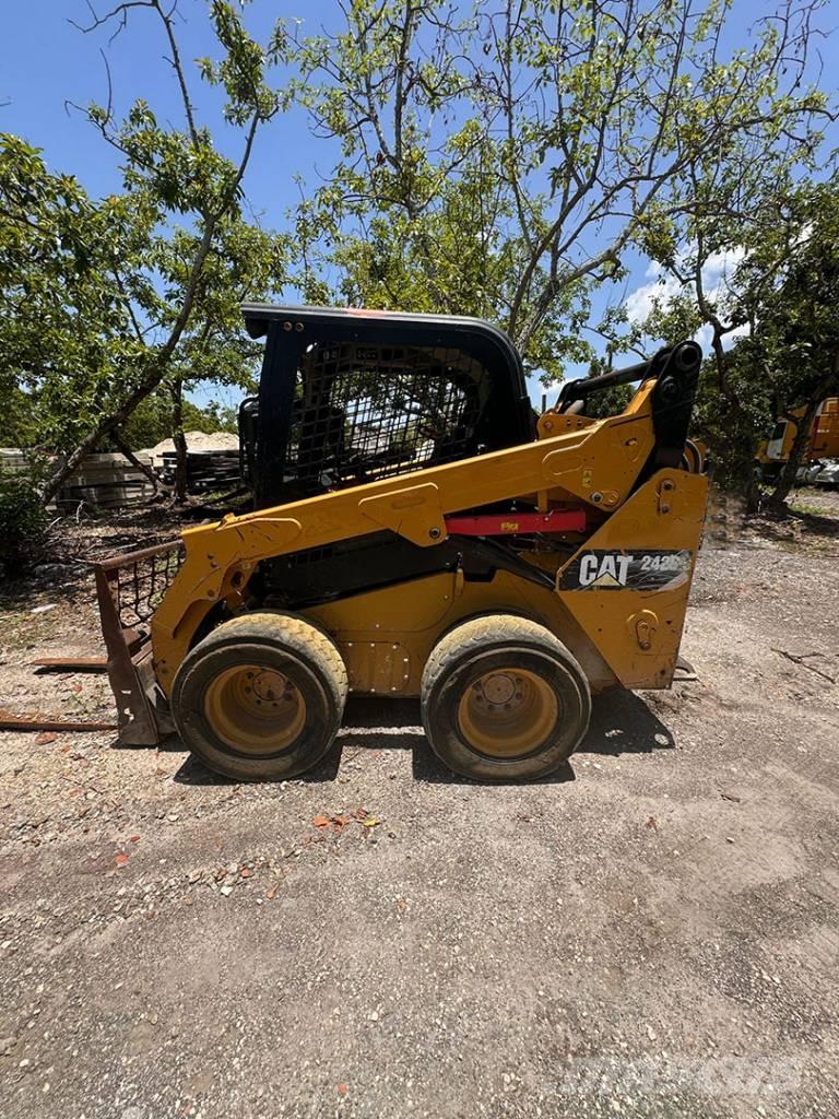 CAT 242 D Skid steer loderler