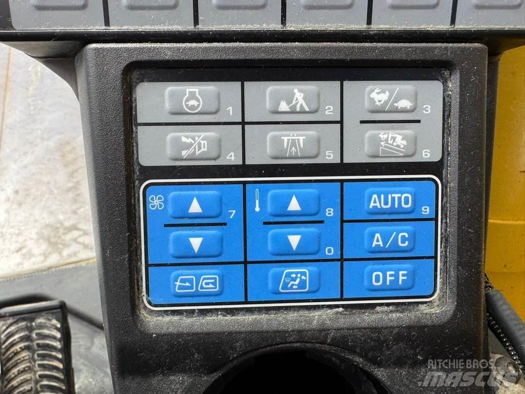 Komatsu PW180-11 Lastik tekerli ekskavatörler