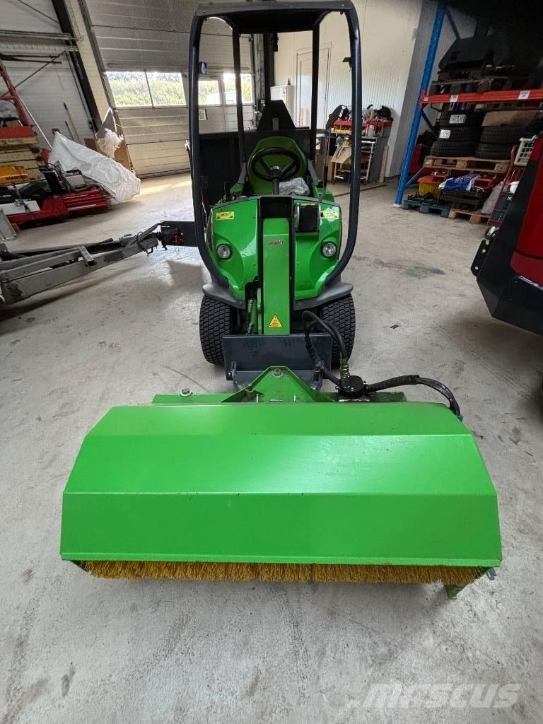 Avant 220 Mini yükleyiciler