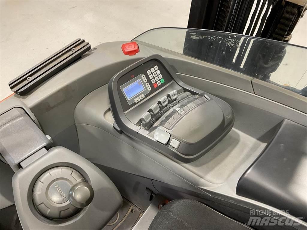 BT RRE 14 Reach truck - depo içi istif araçları