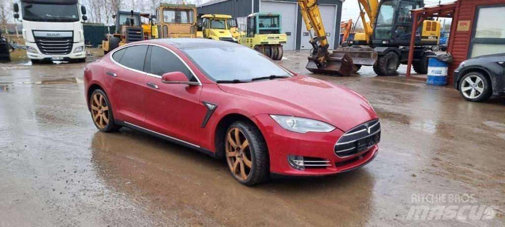 Tesla Model S P85D Otomobiller