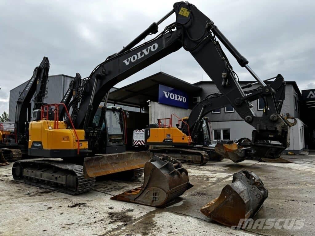 Volvo ECR235EL Paletli ekskavatörler