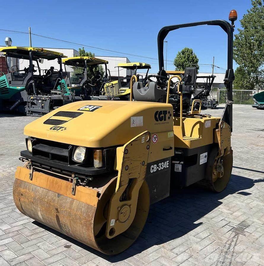 CAT CB 334E Çift tamburlu silindirler