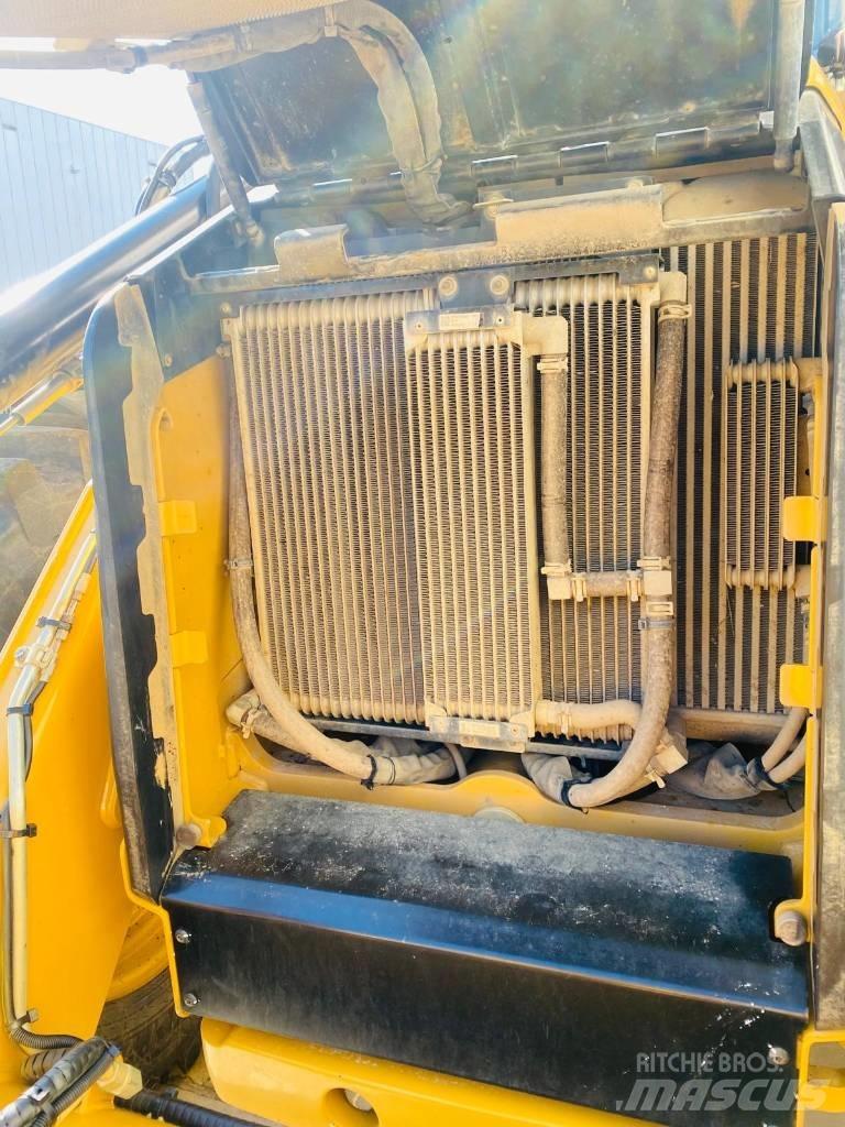 CAT 444  4x4 Kazıcı yükleyiciler - beko loder