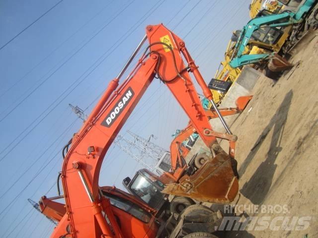 Doosan DH 150 W-7 Lastik tekerli ekskavatörler