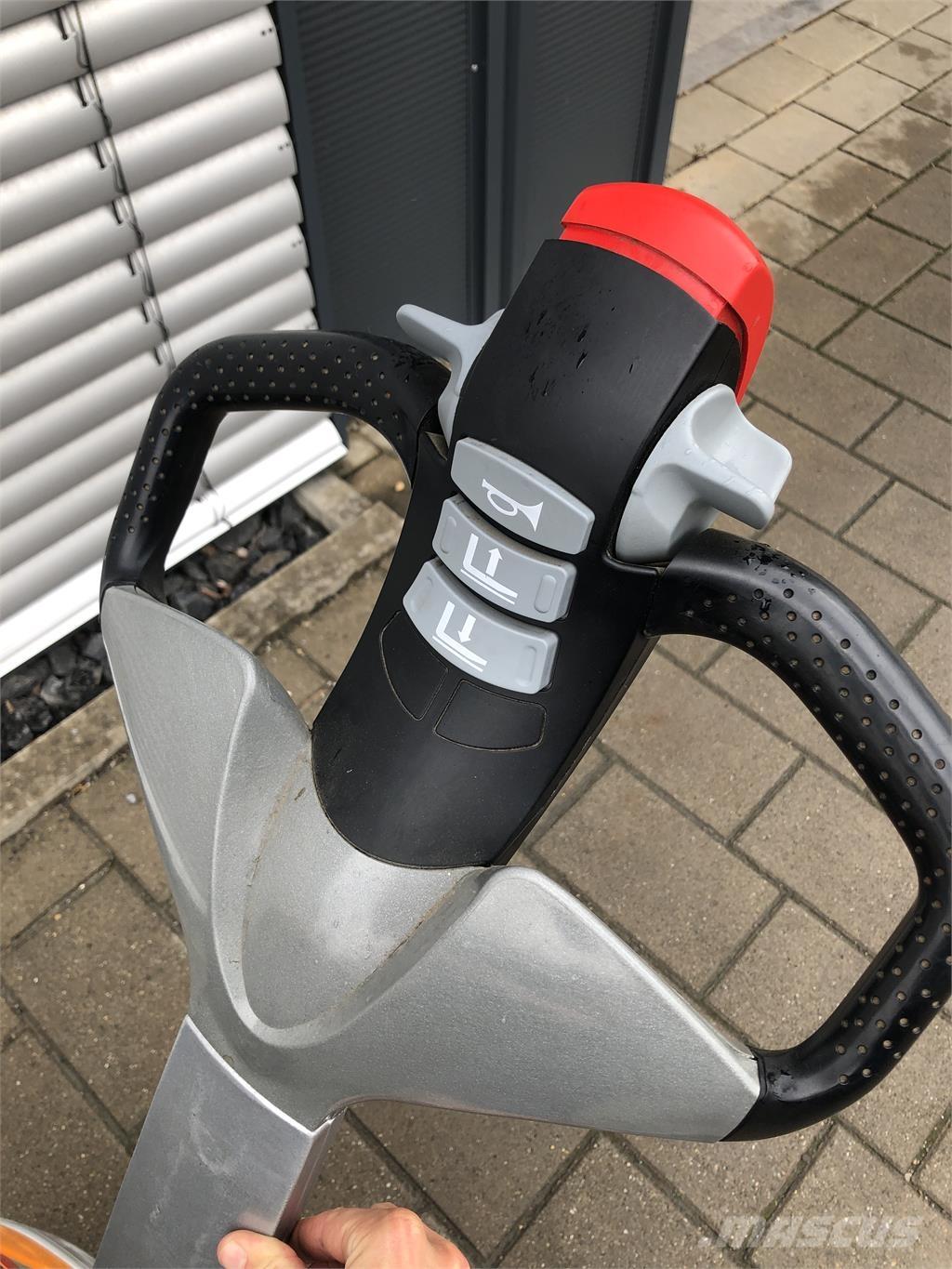 Still EXU16 Yaya kumandali istif makinasi