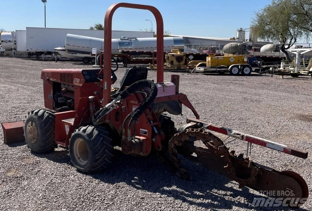Ditch Witch 3700 DD Kanal kazma makinasi