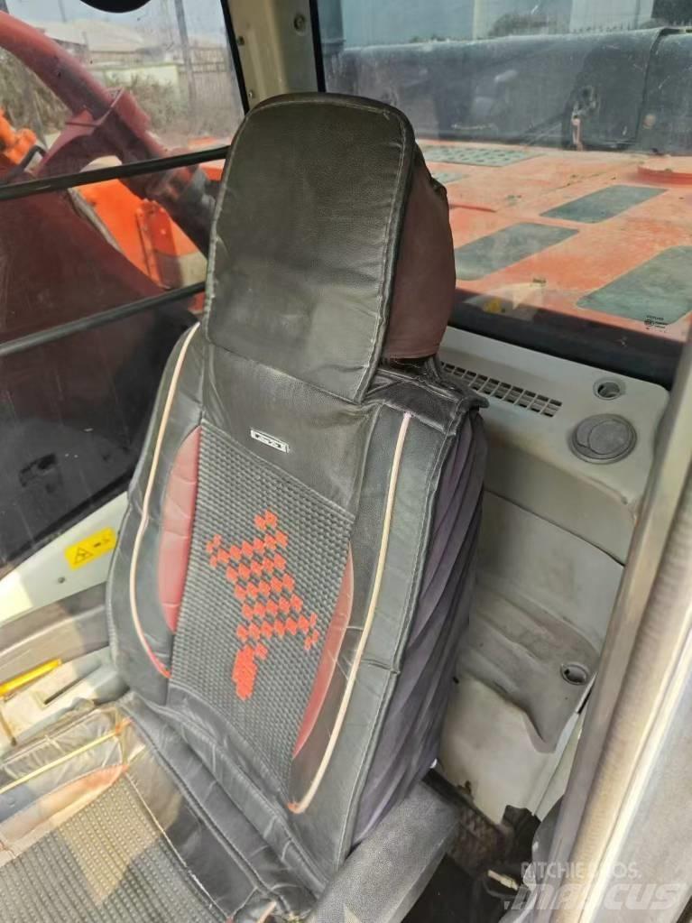 Hitachi 470 Paletli ekskavatörler