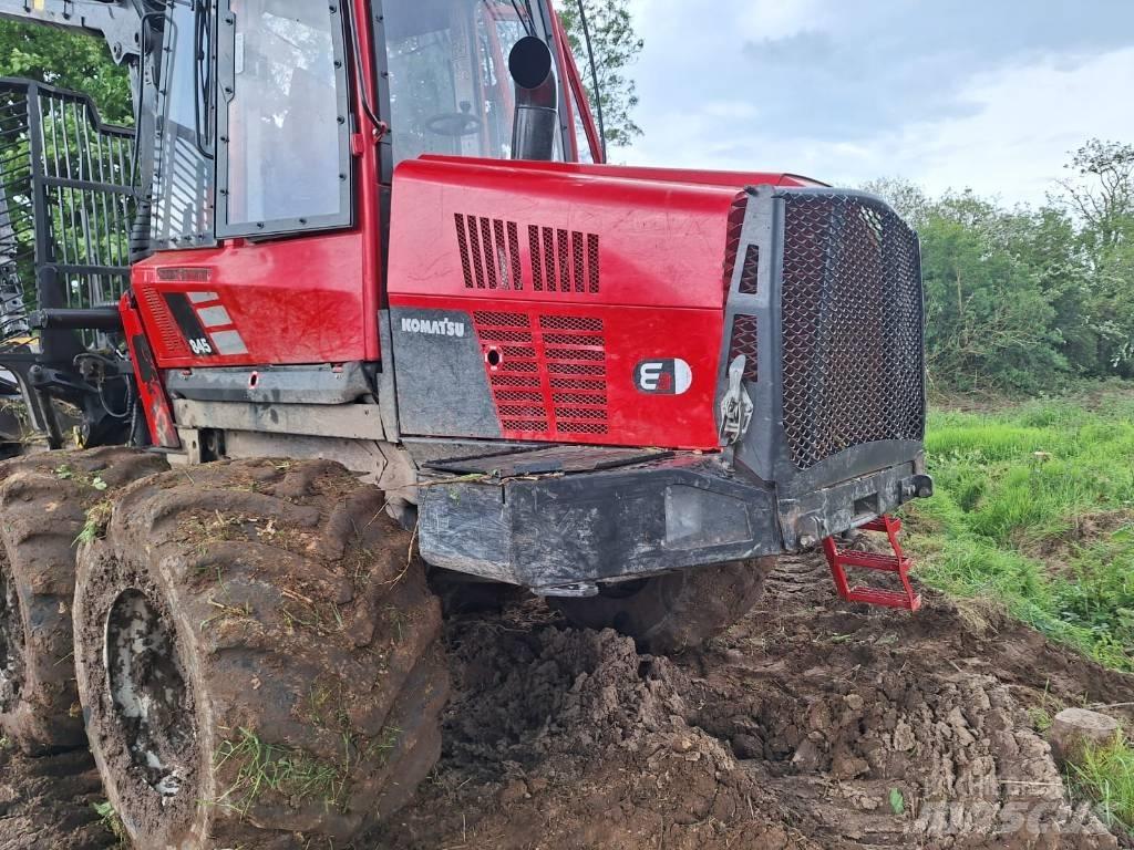 Komatsu 845 Tomruk yükleyici traktörler