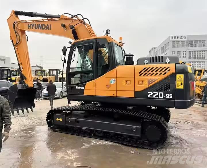 Hyundai R220-9S Paletli ekskavatörler