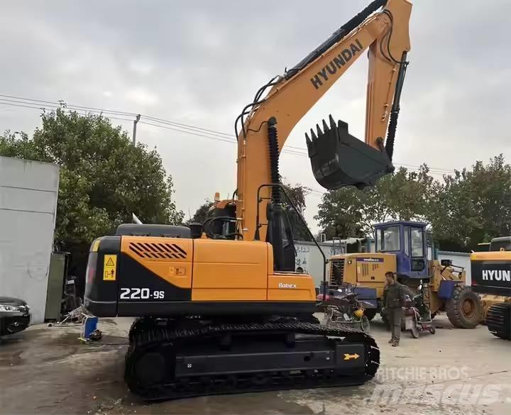 Hyundai R220-9S Paletli ekskavatörler