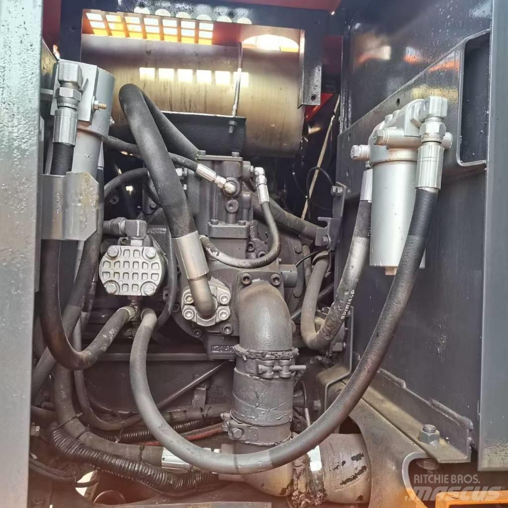 Hitachi EX 100 W D Lastik tekerli ekskavatörler