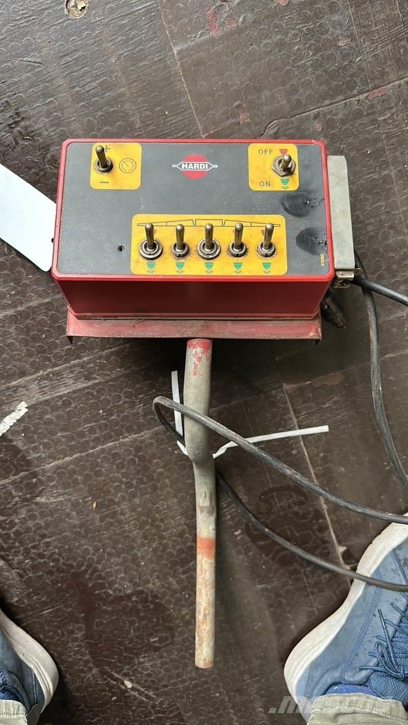 Hardi TZY 2400 Çekilir pülverizatörler