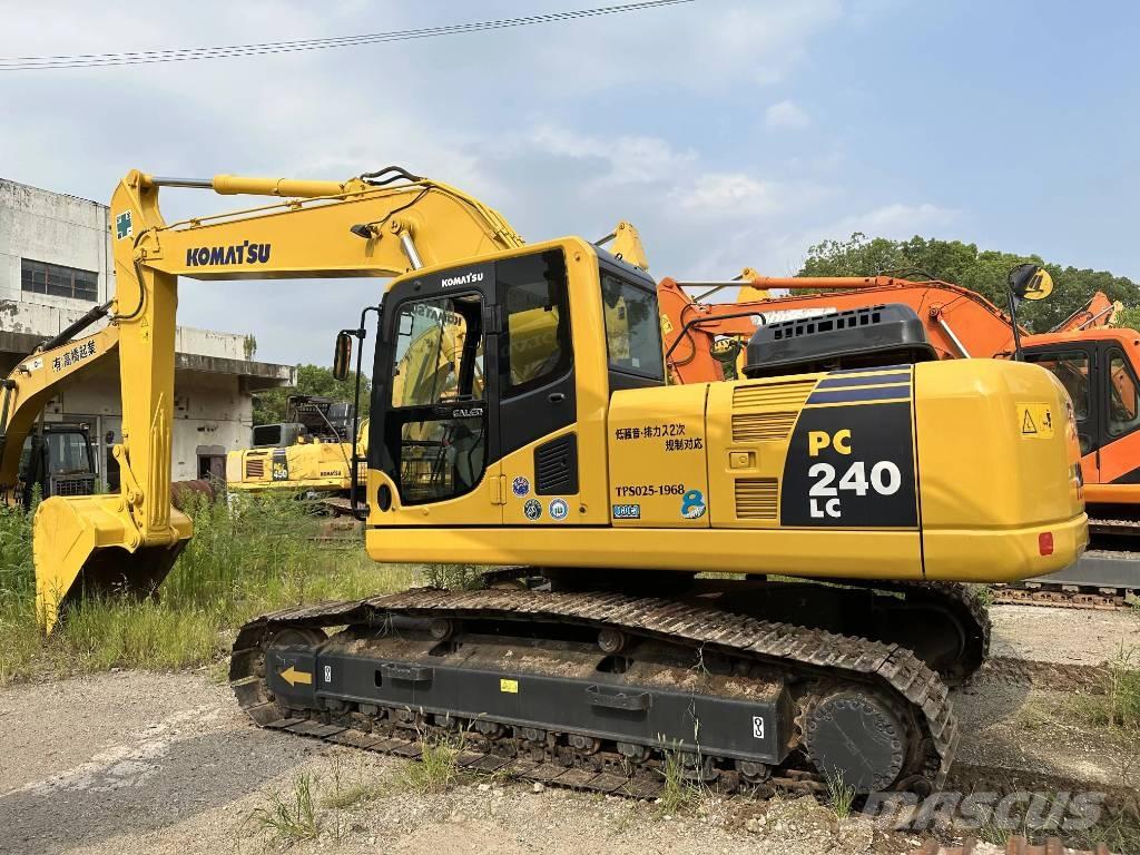 Komatsu PC240-8 Paletli ekskavatörler