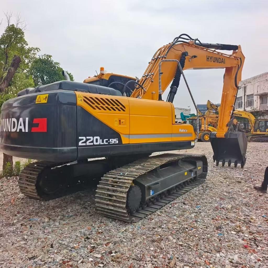 Hyundai 220 LC-9S Paletli ekskavatörler
