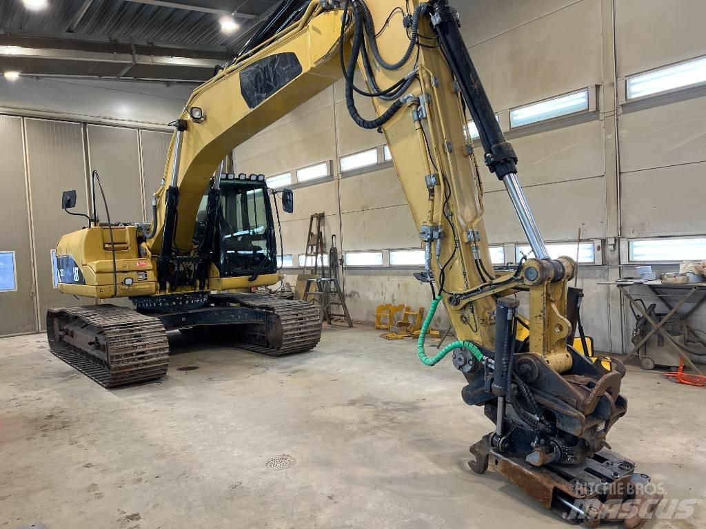 CAT 323 D L Paletli ekskavatörler