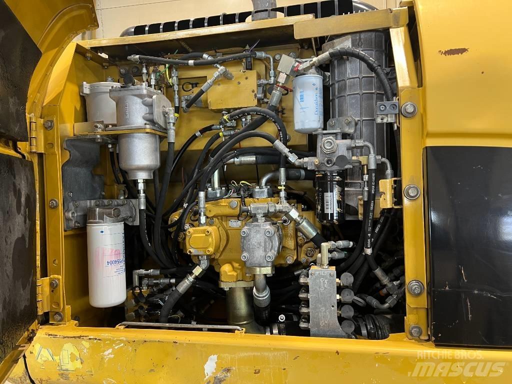 CAT 323 D L Paletli ekskavatörler