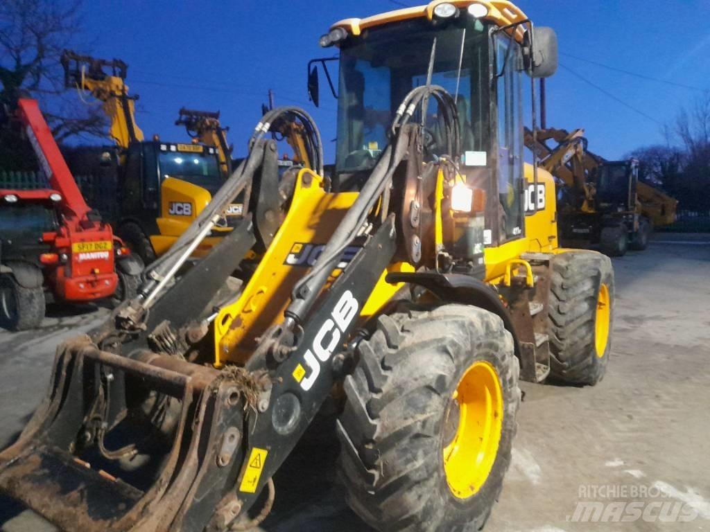 JCB 411 Tarimsal teleskopik yükleyiciler