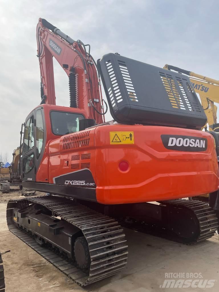 Doosan DX 225LC-9C Paletli ekskavatörler