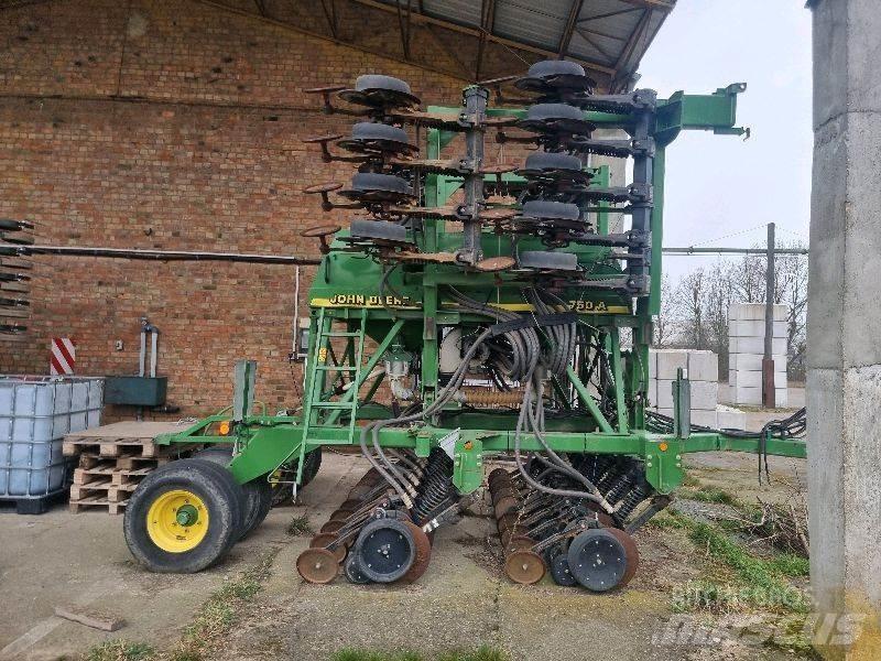 John Deere 750A Diger tarim makinalari