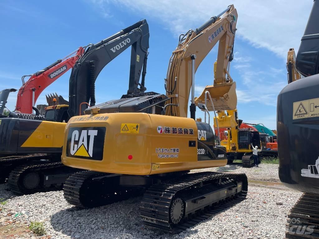 CAT 323D2 Paletli ekskavatörler