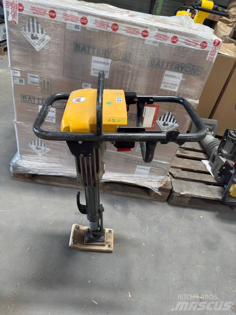 Wacker Neuson AS30e Sıkıştırma tokmakları