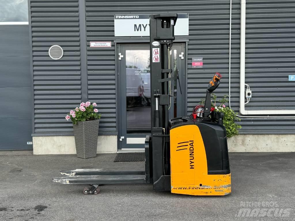 Hyundai 15ESR Akülü depo ekipmanları