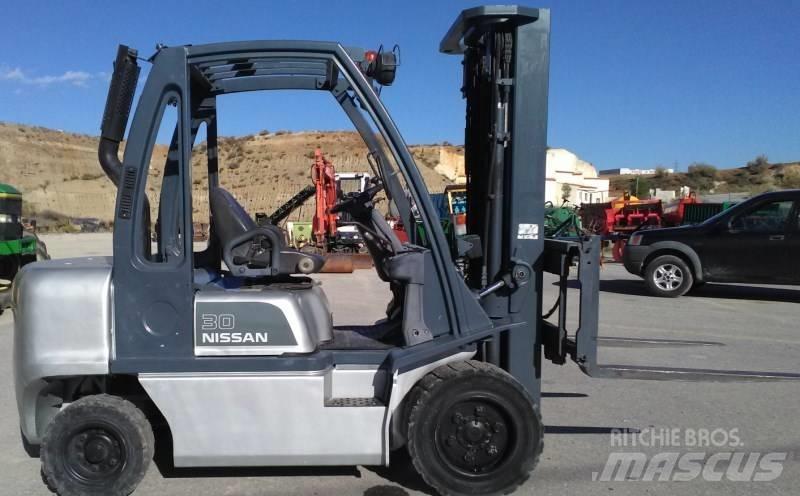 Nissan FGD02A30Q Dizel forkliftler