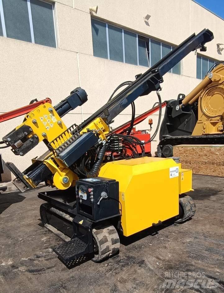  MGI Tonker 830 Titreşimli kazık çakıcıları