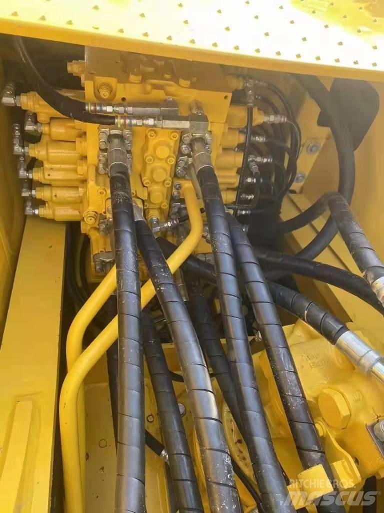 Komatsu PC 220-8 Paletli ekskavatörler