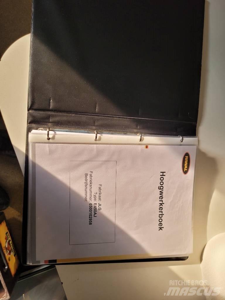JLG E 450 AJ Körüklü personel platformları